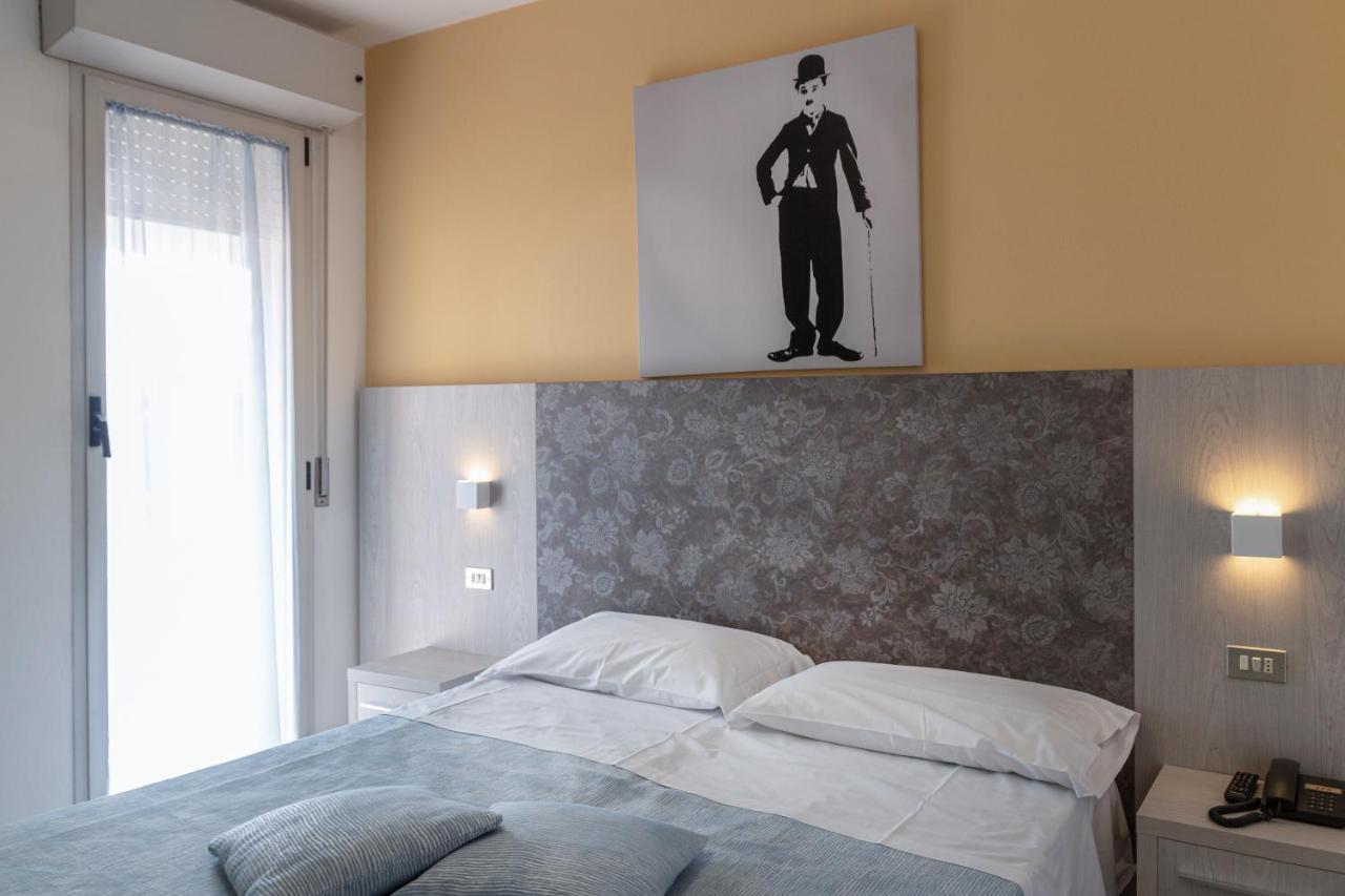 Hotel Boston Чезенатіко Екстер'єр фото